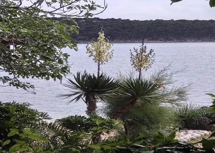 On With Waterfront Views * 수페타르스카 드라가