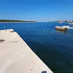 On With Waterfront Views Lejlighed Supetarska Draga