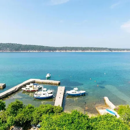 شقة On With Waterfront Views