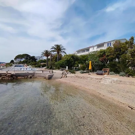 On With Waterfront Views Lejlighed Supetarska Draga